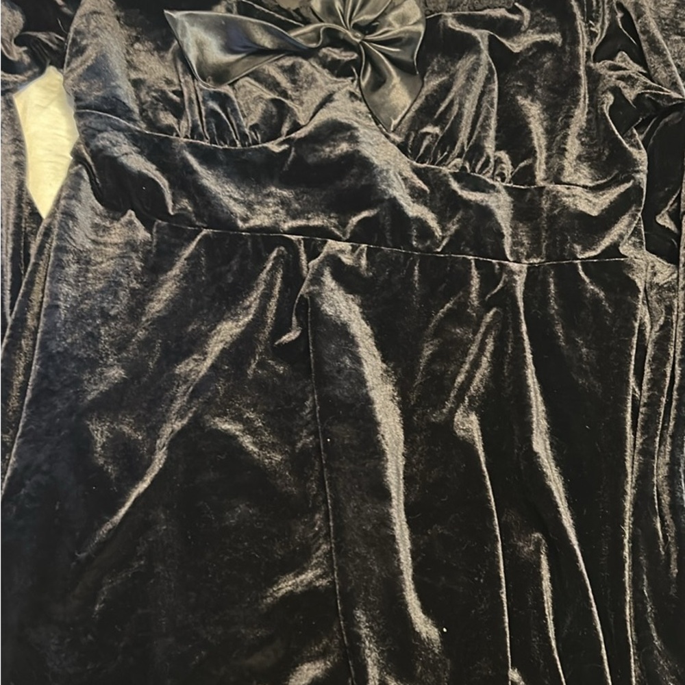 SHEIN Black Velvet Long Sleeve Dress